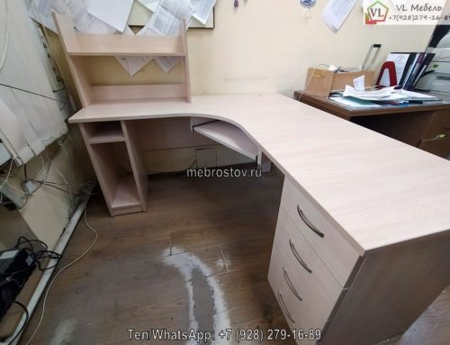 Угловой офисный стол с ящиками и полками под заказ